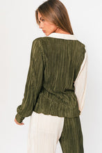 Load image into Gallery viewer, Long Sleeve Collared Top