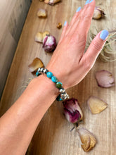 Load image into Gallery viewer, Sterling Silver Spiderweb Kingman Turquoise & Ponca Pearl Memory Wire Bracelet – Fits Up to 9” Wrist – Artist Jason Ogg