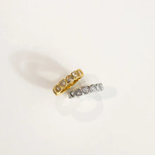 Load image into Gallery viewer, RYNLEE CRYSTAL HEART RING SZ 7
