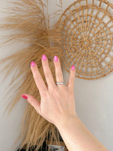 Load image into Gallery viewer, RYNLEE CRYSTAL HEART RING SZ 7
