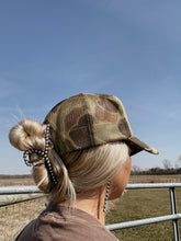 Load image into Gallery viewer, Metal Pearl Claw Clip
