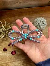 Load image into Gallery viewer, Pearl and turquoise magnesite bead bow hair clips
