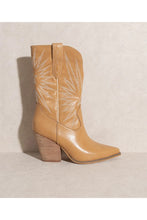 Load image into Gallery viewer, TAN -WESTERN BOOTS
