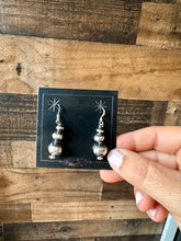 Load image into Gallery viewer, Sterling silver pearls - 24 inch
