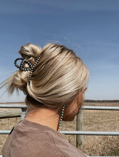 Load image into Gallery viewer, Metal Pearl Claw Clip

