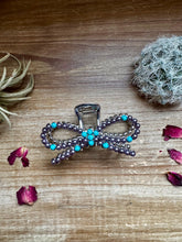 Load image into Gallery viewer, Pearl and turquoise magnesite bead bow hair clips
