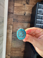 Load image into Gallery viewer, Kingman Turquoise Cluster Ring – Size 9.5 – Native Made Sterling Silver
