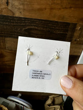 Load image into Gallery viewer, Sterling silver pearls - 24 inch
