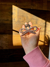 Load image into Gallery viewer, Bow Pearl hair clips
