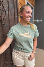 Load image into Gallery viewer, Metallic Spur Tee- DESERT GREEN
