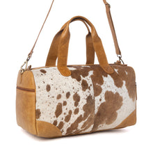 Load image into Gallery viewer, Myra Cattle Drive Men's Hairon Leather Traveller Bag in Bridle Ivory

