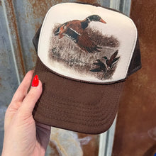 Load image into Gallery viewer, Vintage Duck Trucker Hat
